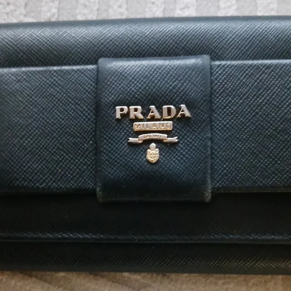 Prada Black Bow Accent Saffiano lLeatherWallet - Picture 3 of 10